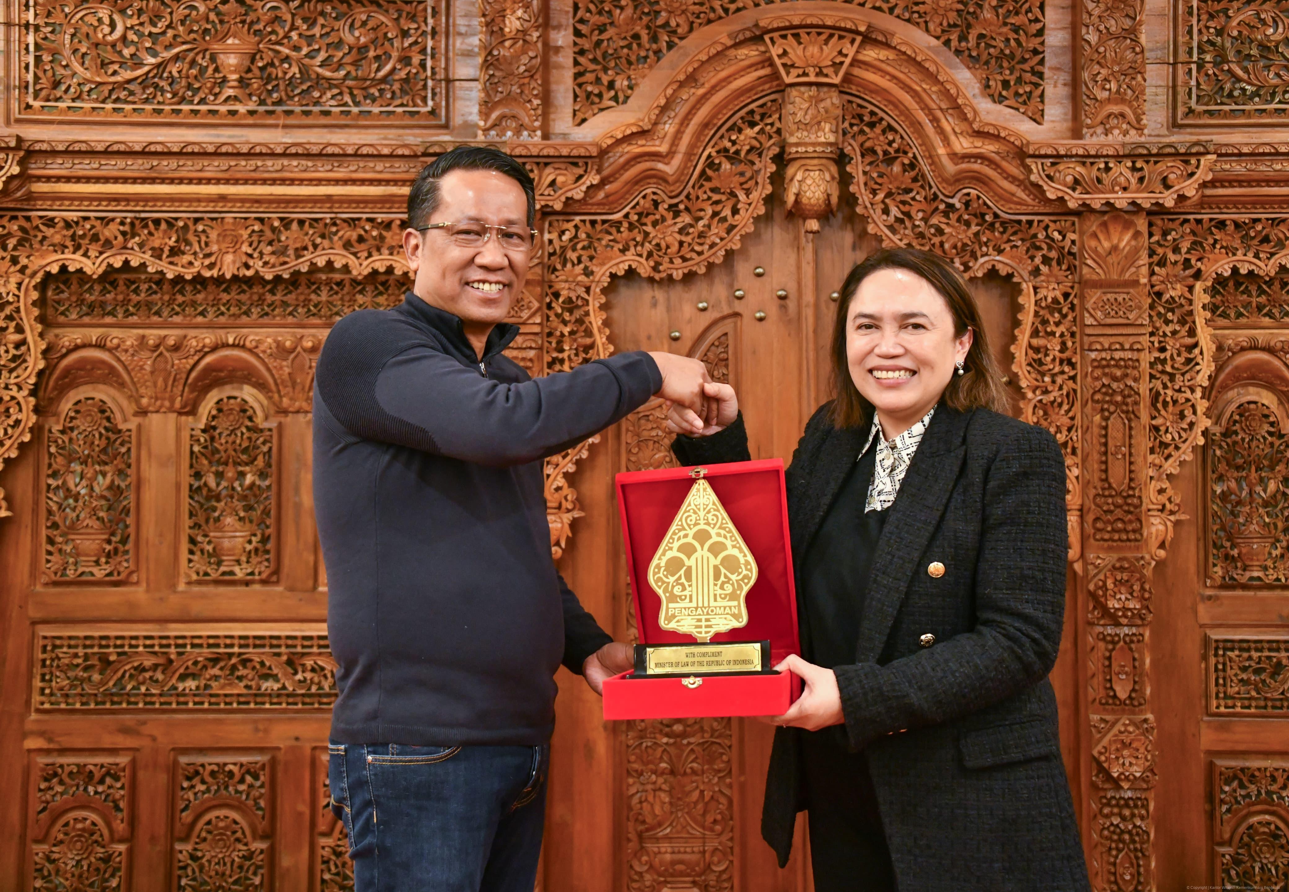 1._Siaran_Pers_Kunjungan_Kerja_ke_Korea_Selatan_Menteri_Hukum_Sambangi_KBRI_Seoul.jpeg