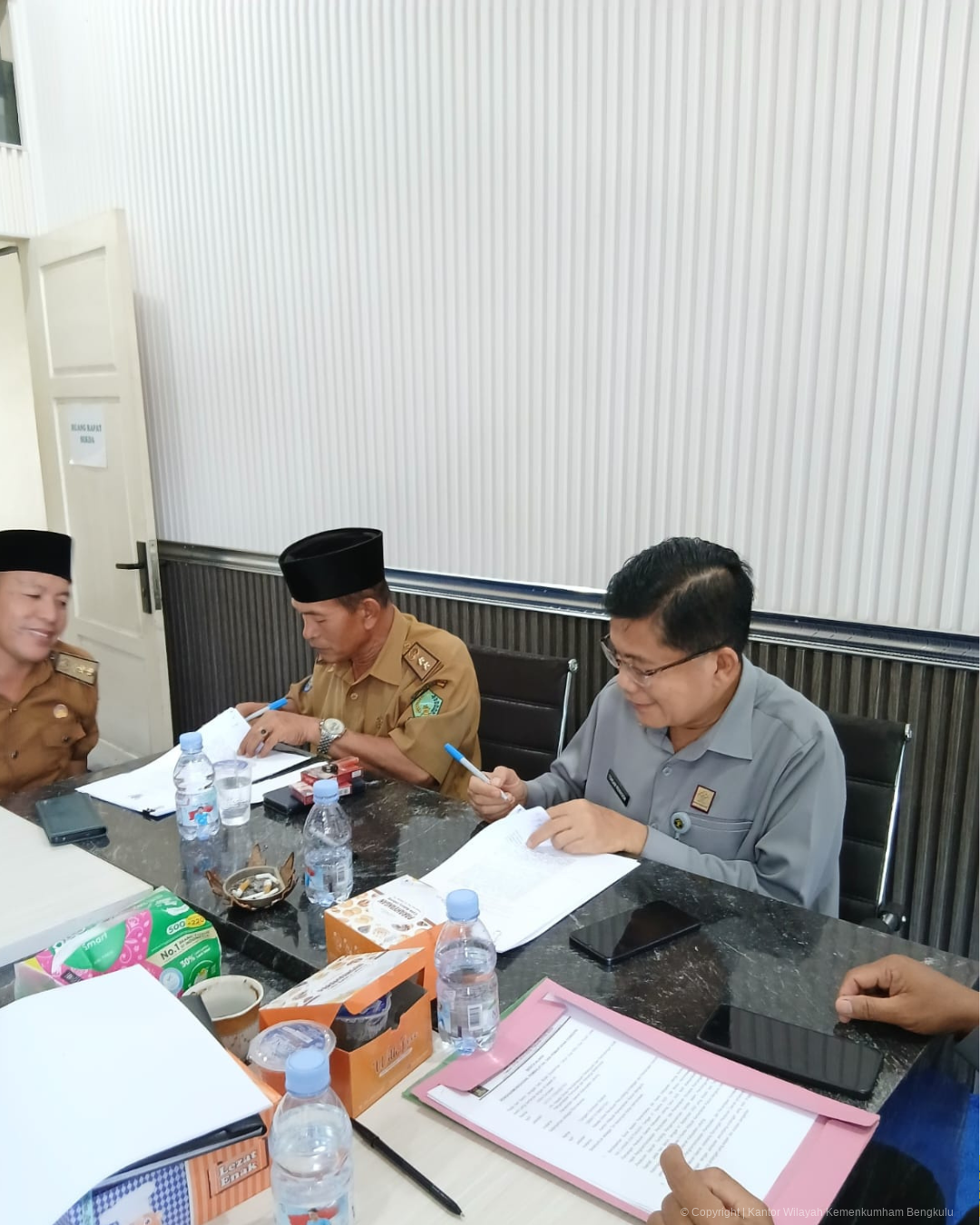 2._Kanwil_Kemenkum_Bengkulu_Gelar_Rapat_Harmonisasi_Raperda_Pengarusutamaan_Gender_Kabupaten_Lebong.png
