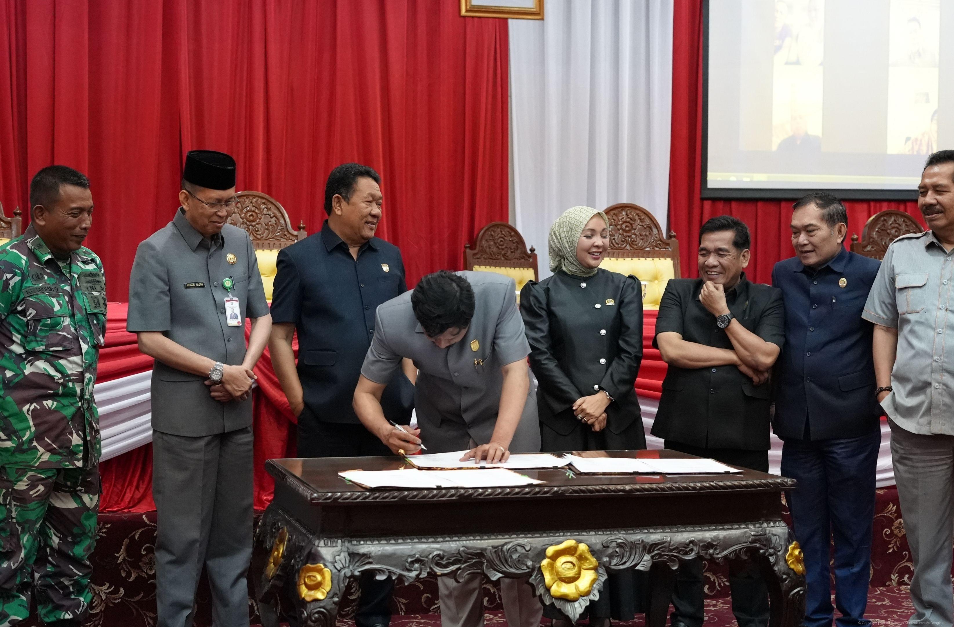 KUMHAM BENGKULU Turut Saksikan penandatanganan Nota Kesepakatan KUA PPAS APBD P Provinsi Bengkulu Tahun Anggaran 2024 4
