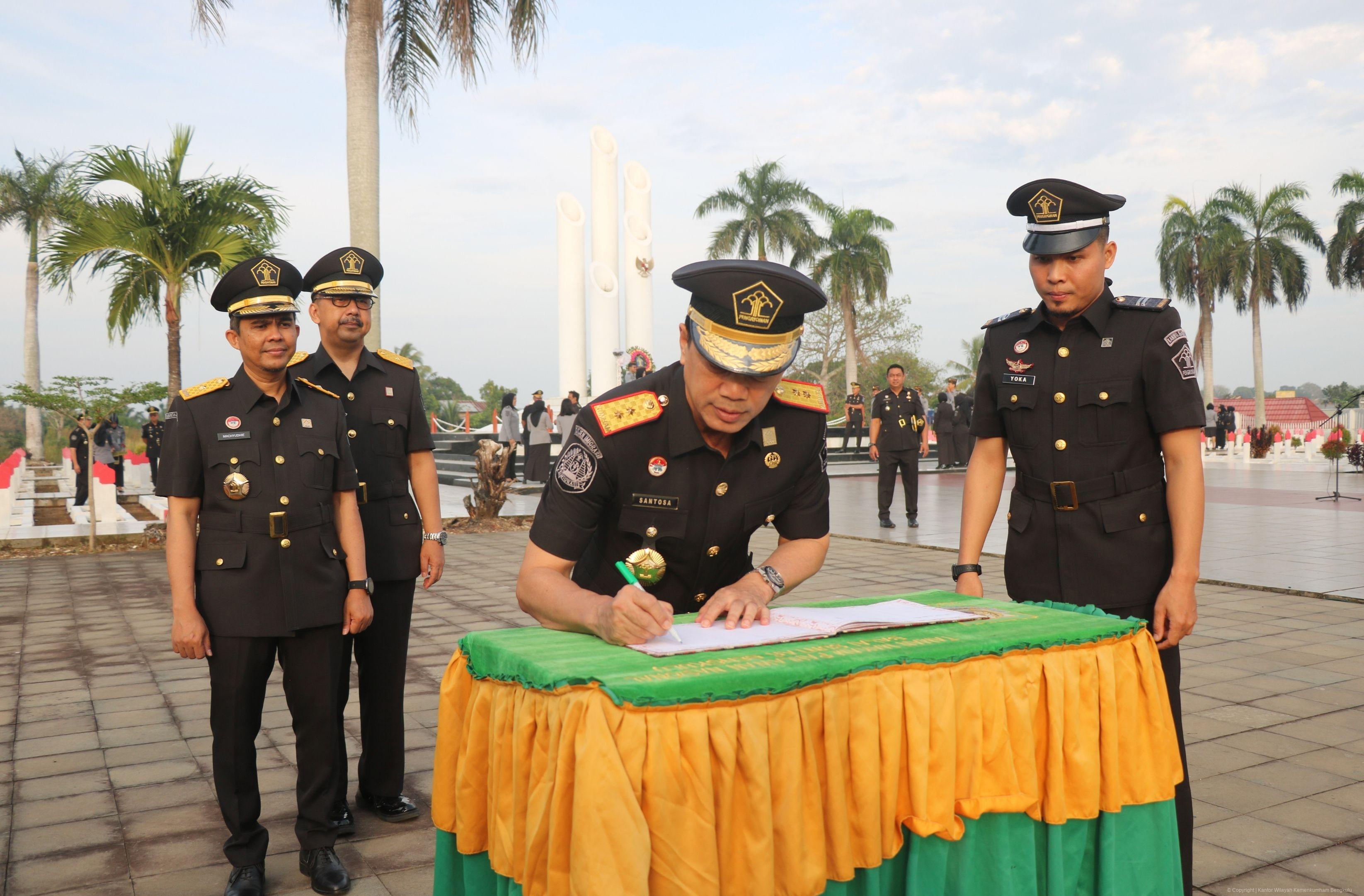 Peringati Hari Pengayoman Ke 79 Kanwil Kemenkumham Bengkulu Tabur Bunga di TMP Balai Buntar 10