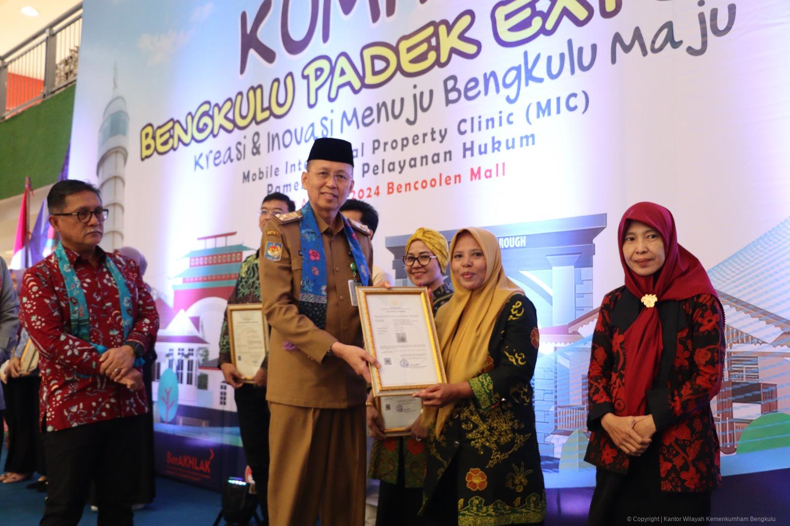 Kumham Bengkulu Padek Expo Tahun 2024 Resmi Dibuka Kanwil Kumham Bengkulu Gelar Pameran dan Layanan Hukum1 4