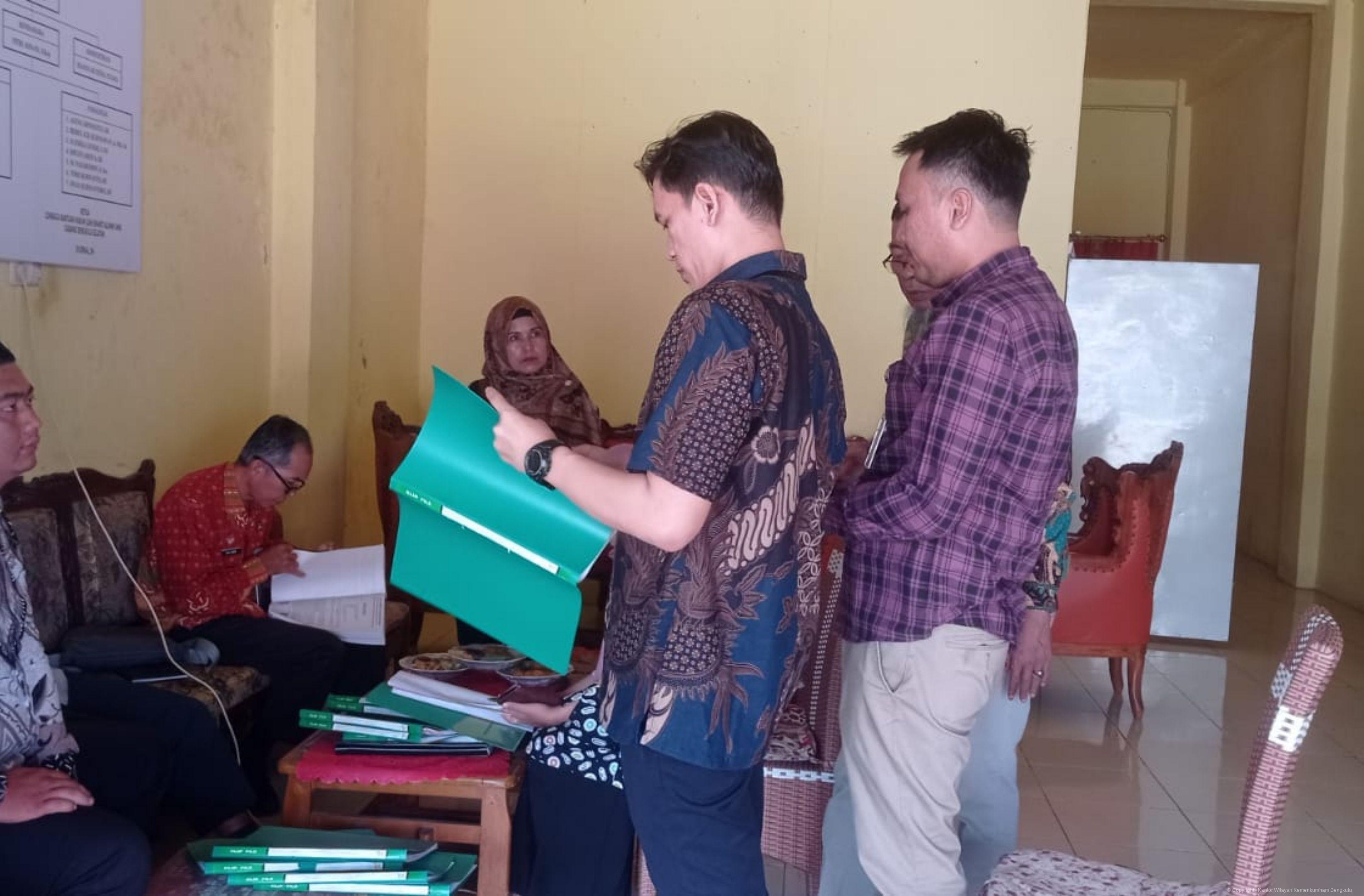 Optimalisasi Layanan Hukum Kemenkumham Bengkulu Lakukan Pemeriksaan Faktual Verifikasi dan Akreditasi PBH di Bengkulu Selatan 3