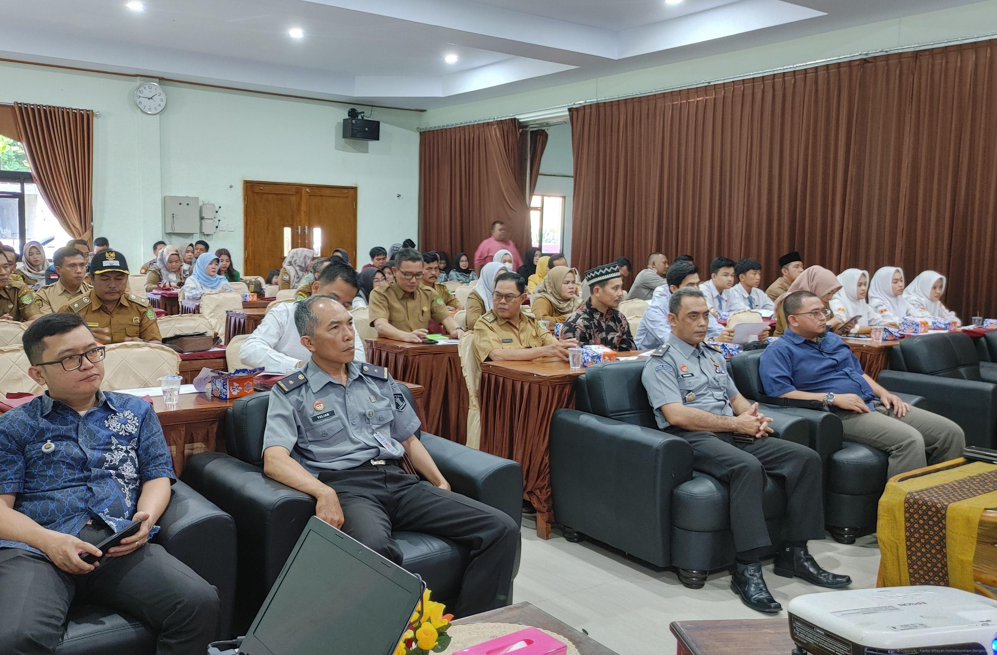 Wujudkan Kepastian Hukum Kanwil Kemenkumham Bengkulu Gencarkan Sosialisasi Layanan Fidusia di Kab. Bengkulu Tengah 6