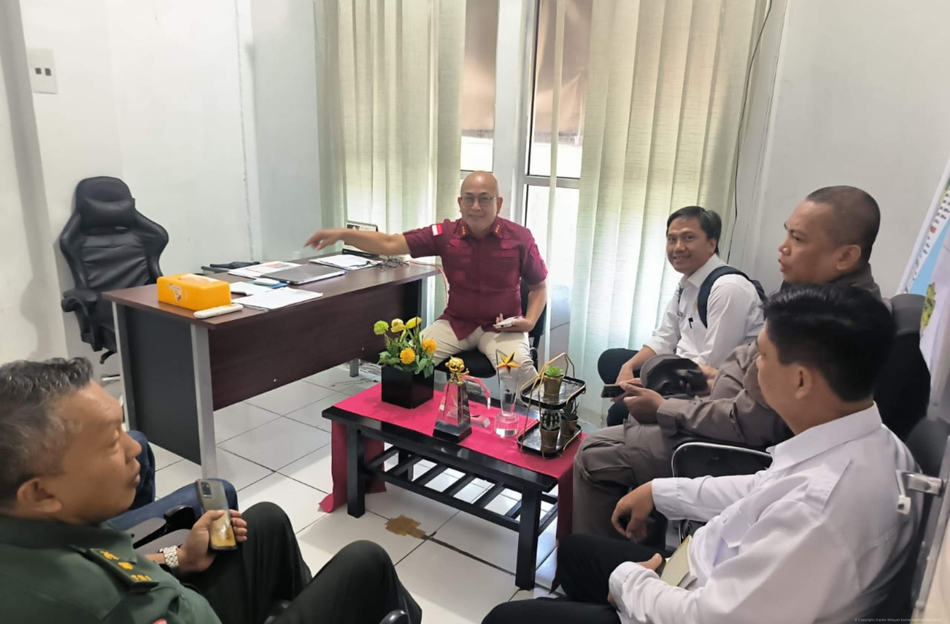 Cegah Pelanggaran Keimigrasian Kanwil Kemenkumham Bengkulu Gelar Operasi Gabungan bersama Timpora Bengkulu di 2 Perusahaan 5