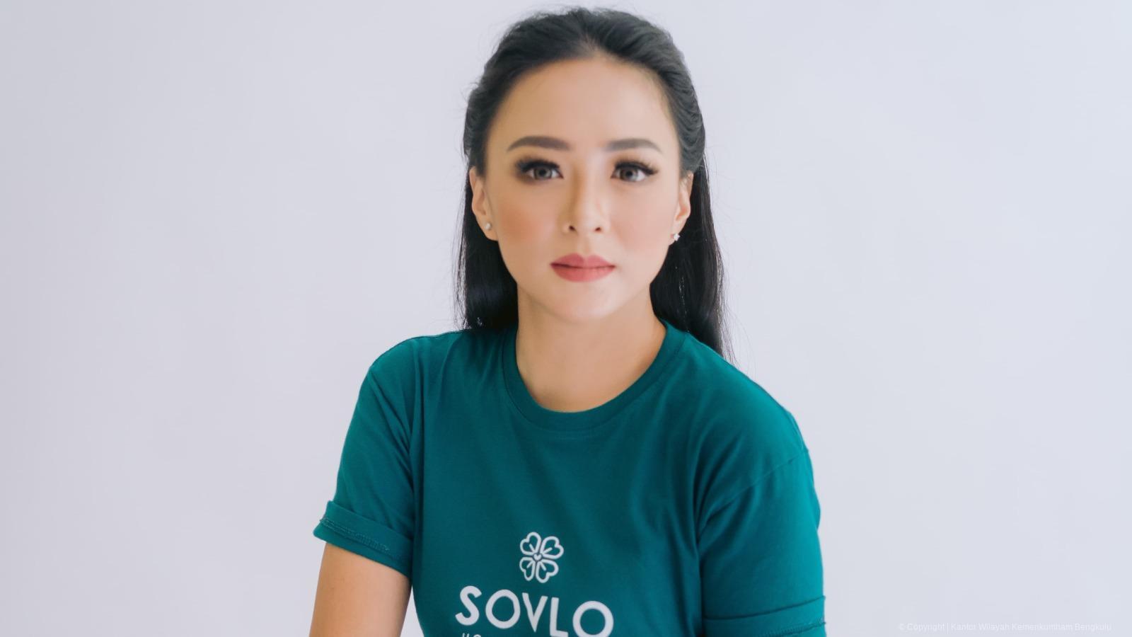 3._Sovlo_Menjembatani_Karya_Seniman_Lokal_ke_Produk_Wearable_Art.jpeg