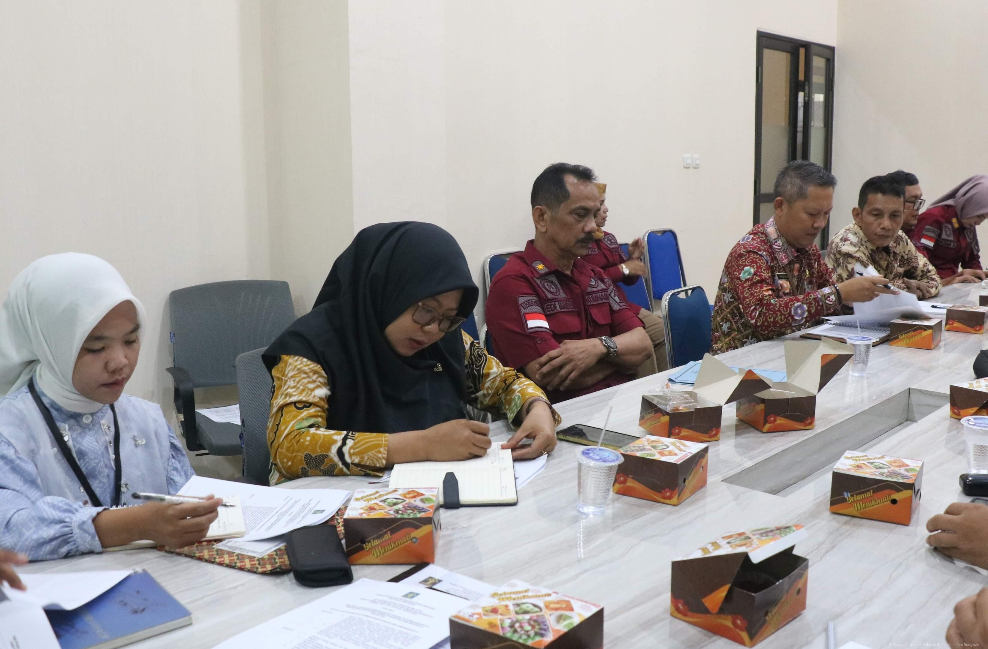 43_Desa_Kelurahan_di_Bengkulu_Lolos_Verifikasi_Sadar_Hukum_Siap_Menuju_Penghargaan_Nasional_4.jpg