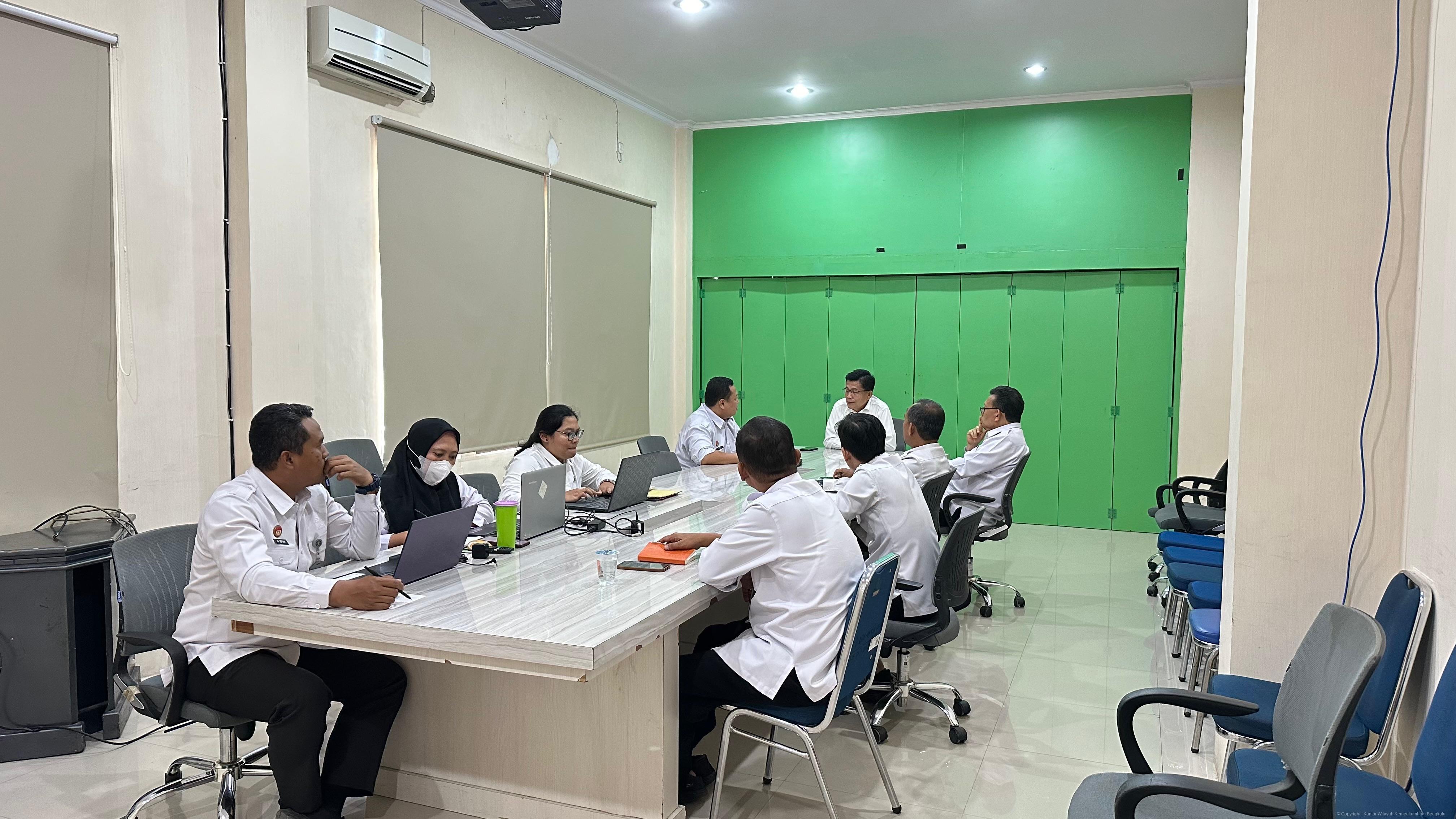 6._Bahas_Persiapan_Kegiatan_Strategis_Pasca_Pelantikan_Gubernur_Kanwil_Kementerian_Hukum_Bengkulu_Gelar_Rapat_Internal.jpeg