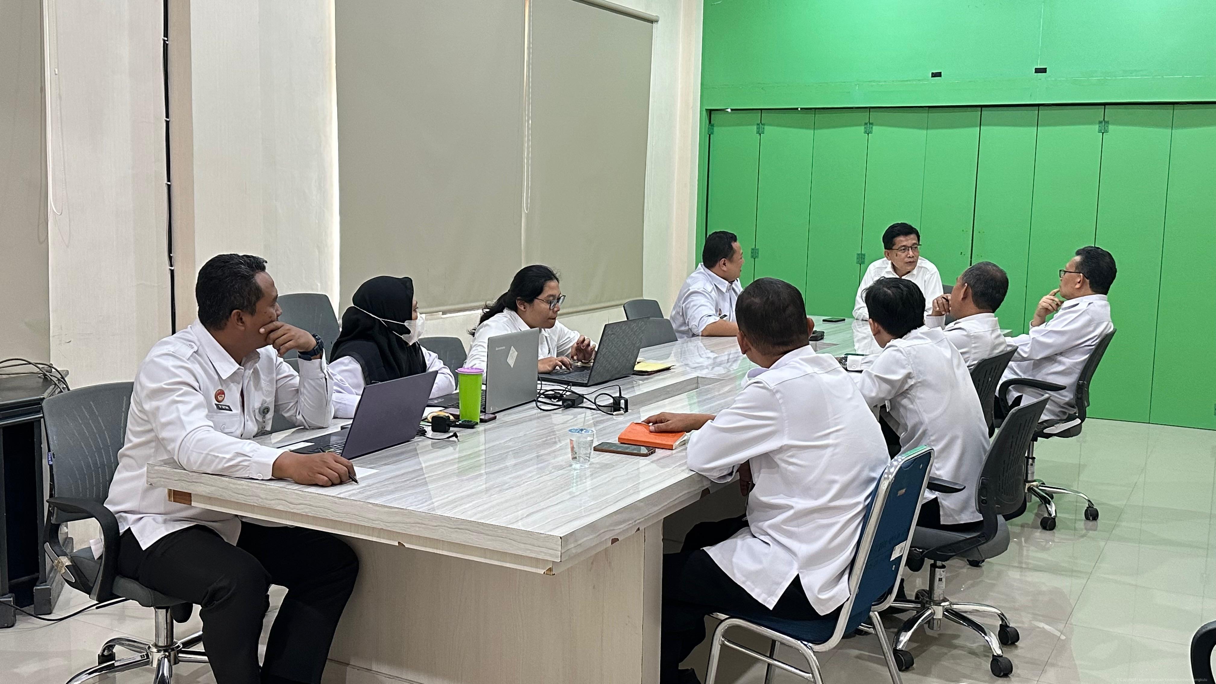 7._Bahas_Persiapan_Kegiatan_Strategis_Pasca_Pelantikan_Gubernur_Kanwil_Kementerian_Hukum_Bengkulu_Gelar_Rapat_Internal.jpeg
