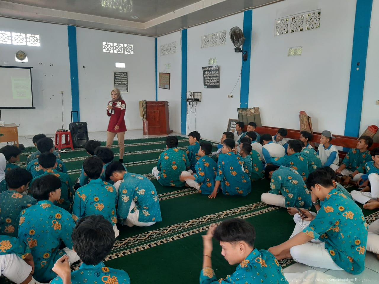 7._Kanwil_Kemenkumham_Bengkulu_Gelar_Penyuluhan_Hukum_di_SMAN_8_Kota_Bengkulu_Fokus_pada_Fenomena_Kenakalan_Remaja_dan_Genk_Motor.jpeg
