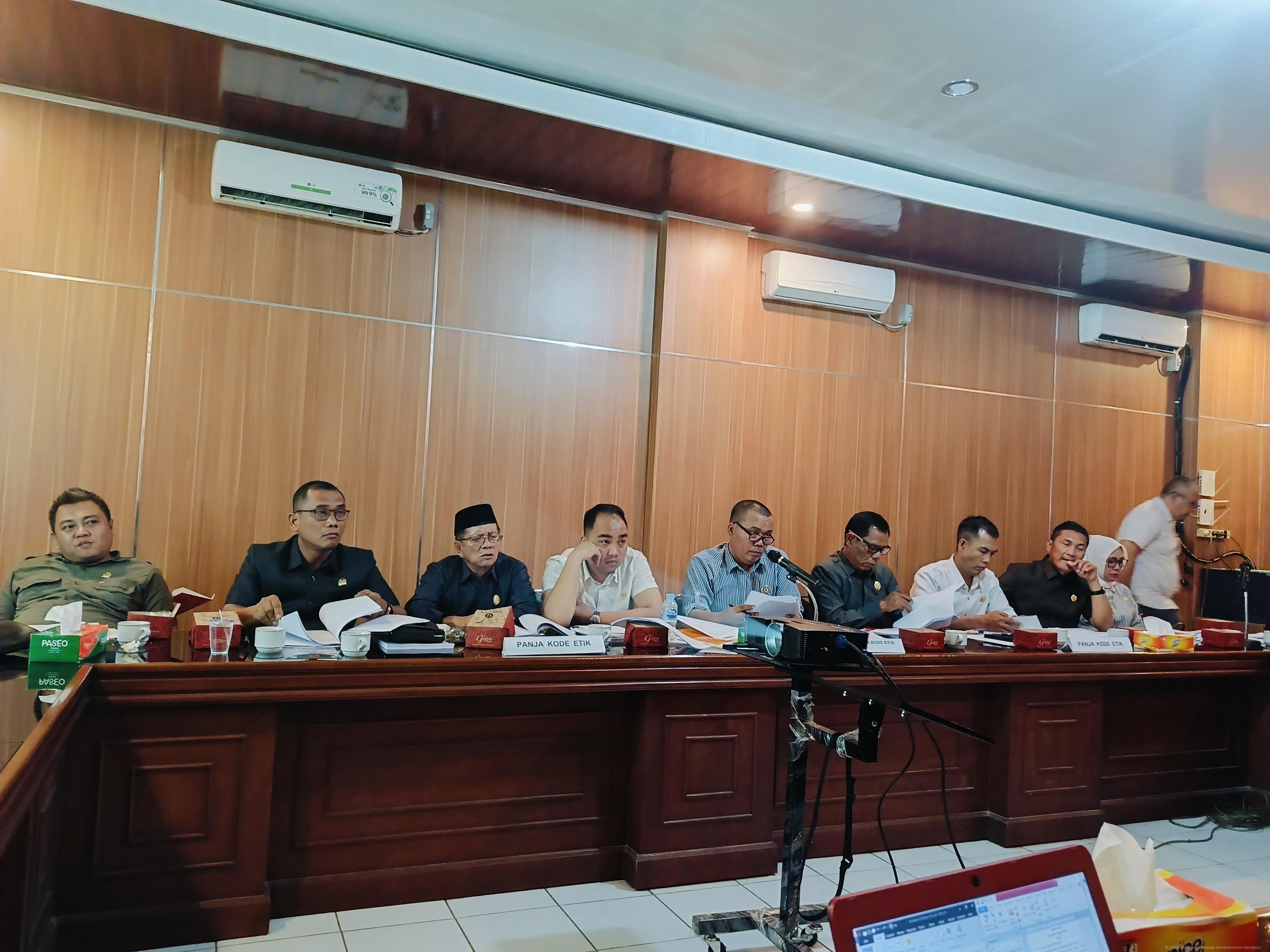 7._Kanwil_Kemenkumham_Bengkulu_Hadiri_Rapat_Pembahasan_Rancangan_Peraturan_DPRD_Kabupaten_Bengkulu_Utara_tentang_Kode_Etik_DPRD.jpg