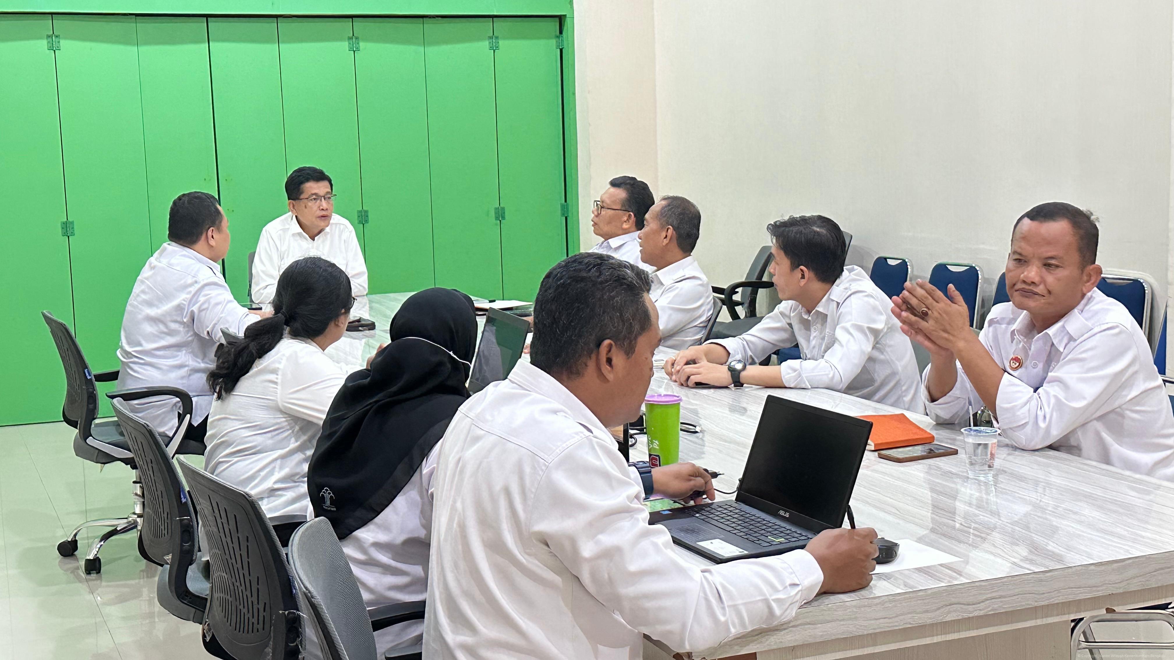 8._Bahas_Persiapan_Kegiatan_Strategis_Pasca_Pelantikan_Gubernur_Kanwil_Kementerian_Hukum_Bengkulu_Gelar_Rapat_Internal.jpeg
