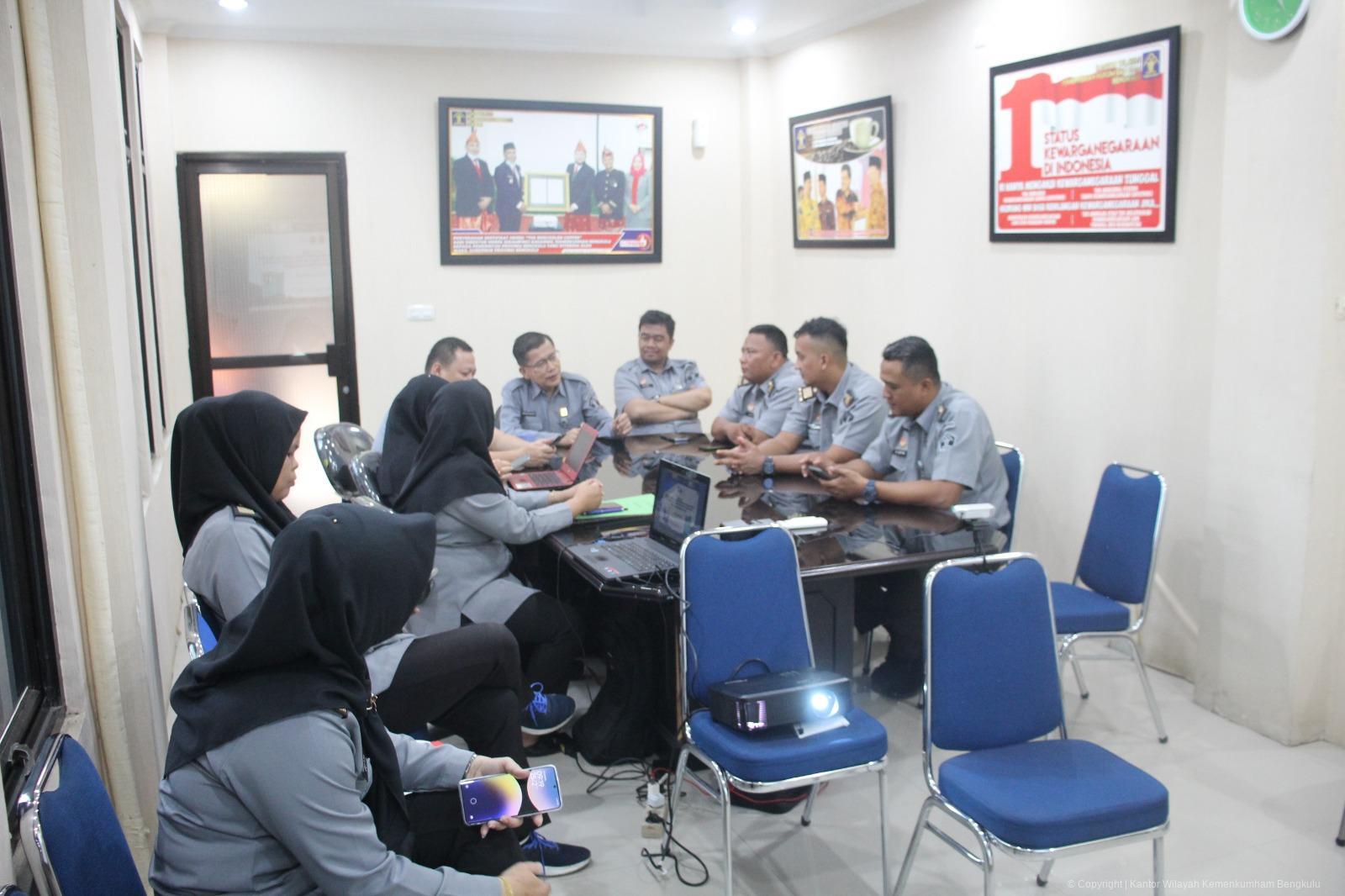 8._Kanwil_Kementerian_Hukum_Bengkulu_Ikuti_Launching_Buku_Tanya_Jawab_Seputar_Pembentukan_Peraturan_Perundang_-_Undangan_dan_Aplikasi_E-Harmoni_Secara_Virtual.jpeg