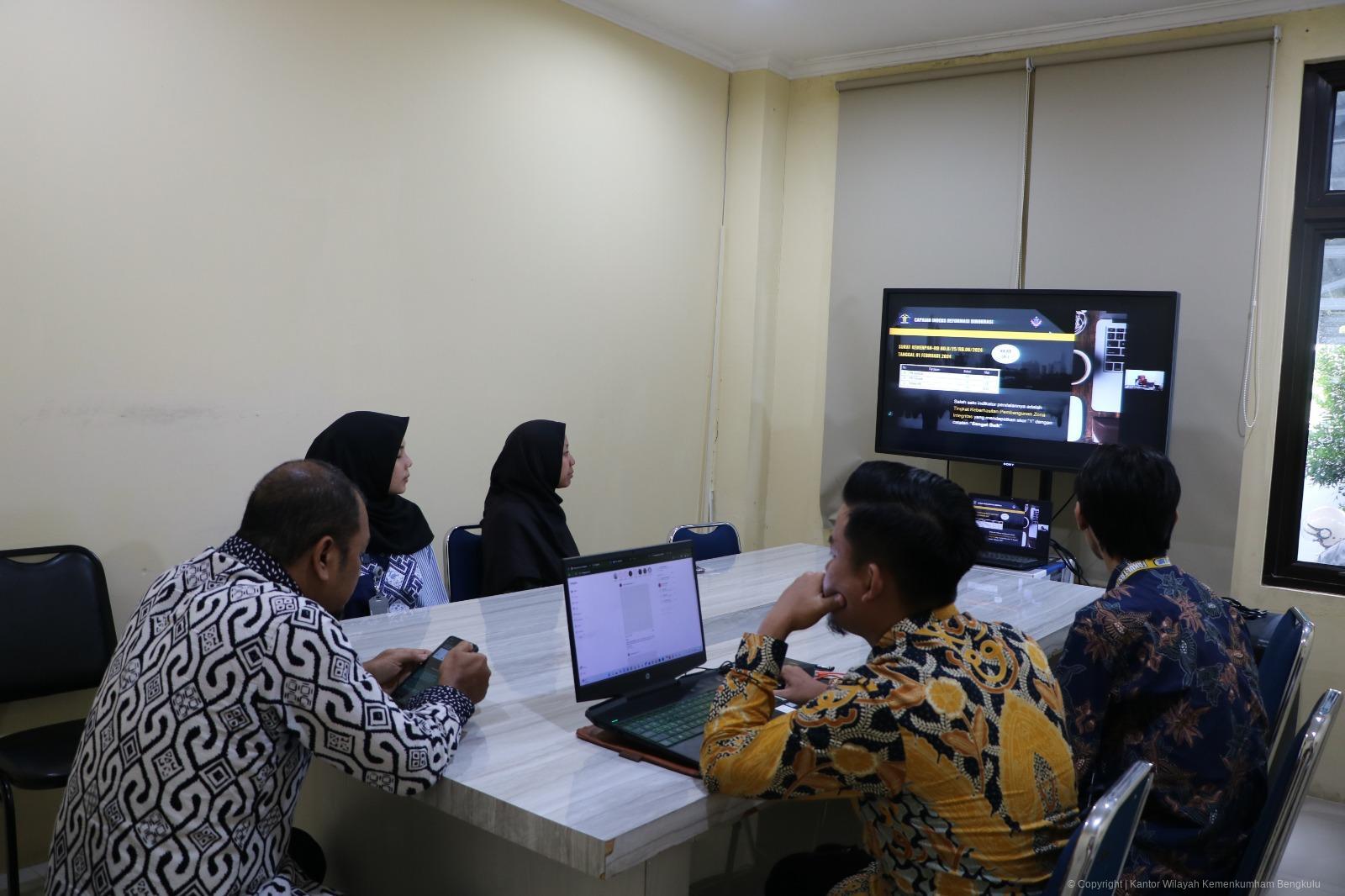 8._Samakan_Persepsi_Kanwil_Kemenkum_Bengkulu_Ikuti_Tata_Cara_Evaluasi_dan_Pemantauan_Pembangunan_Zona_Integritas_Menuju_WBK_dan_WBBM_Secara_Virtual.jpeg