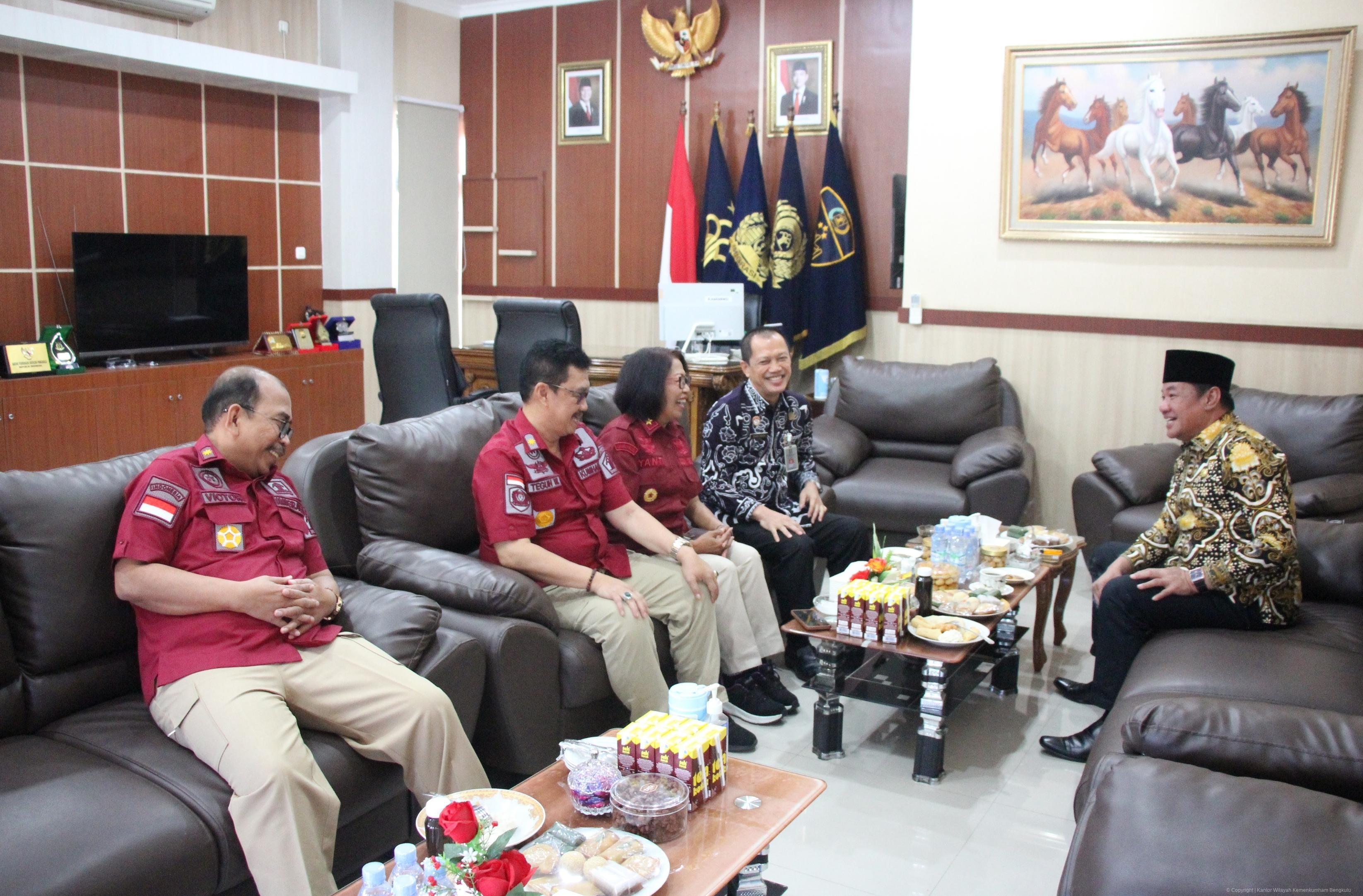 Audiensi_Silaturahmi_dan_Kolaborasi__Plt._Gubernur_Bengkulu_Apresiasi_Sinergi_dengan_Kanwil_Kemenkumham_Bengkulu_3.jpg