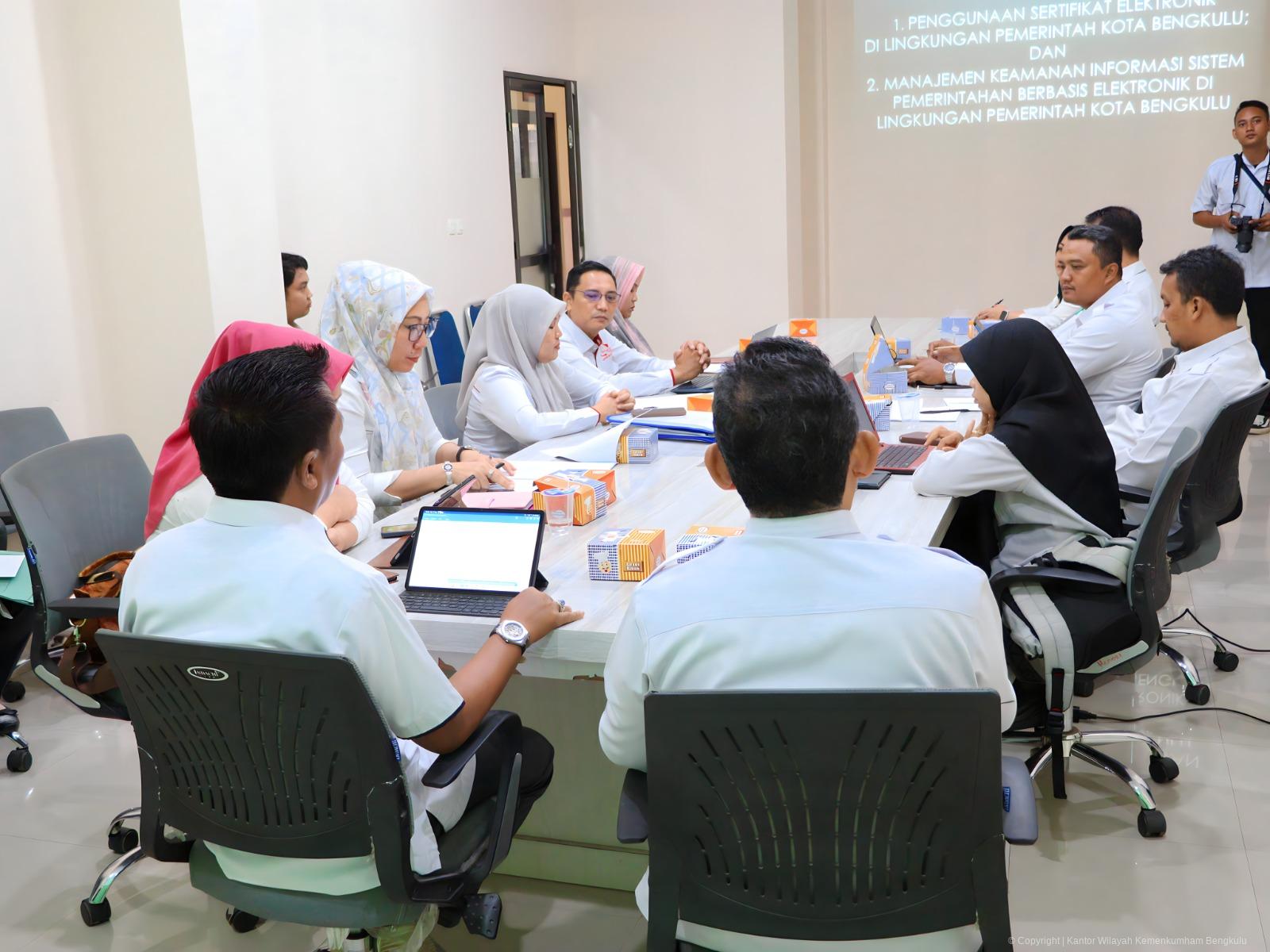 Dukung_Peningkatan_Keamanan_Informasi_dan_Digitalisasi_Birokrasi_Kanwil_Kemenkumham_Bengkulu_Harmonisasikan_Dua_Ra_9.jpeg