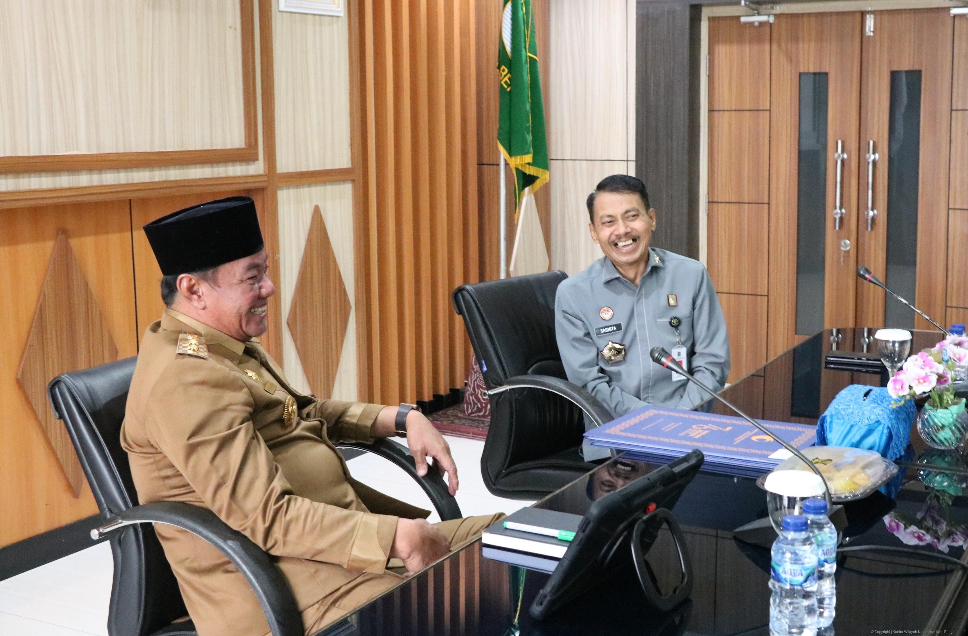 Rosjonsyah_Sambut_Hangat_Pejabat_Baru_Kanwil_Kementerian_Hukum_Bengkulu_2.jpg